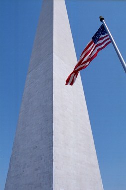 020402-monument.jpg - 14.4 K