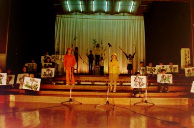 021027-schoolfestival.jpg - 28.7 K